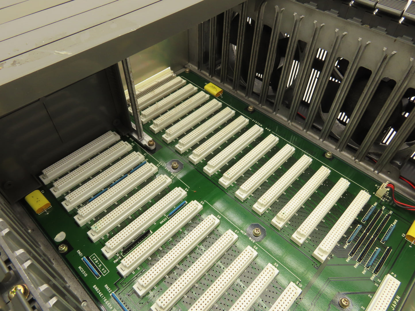 Mitsubishi FCA335MY-V PCB Slot Rack Chassis & Backplane Card Assembly MC031D