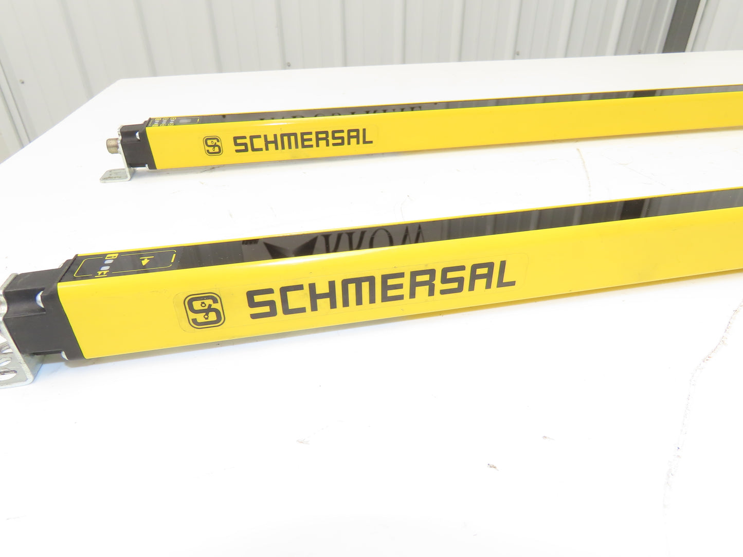 Schmersal SLC440-ER-0890-14-01 Safety Light Curtain Transmitter & Receiver Set