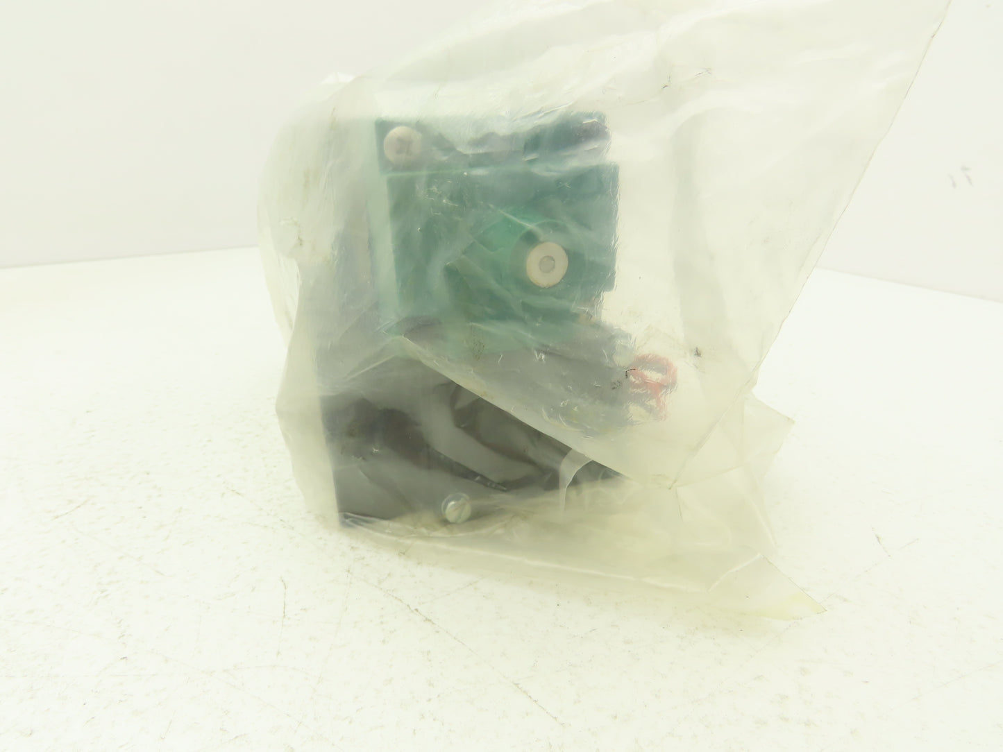 Numatics 553SA431K000030 Pneumatic Directional Solenoid Valve 3/8" Manifold 120V
