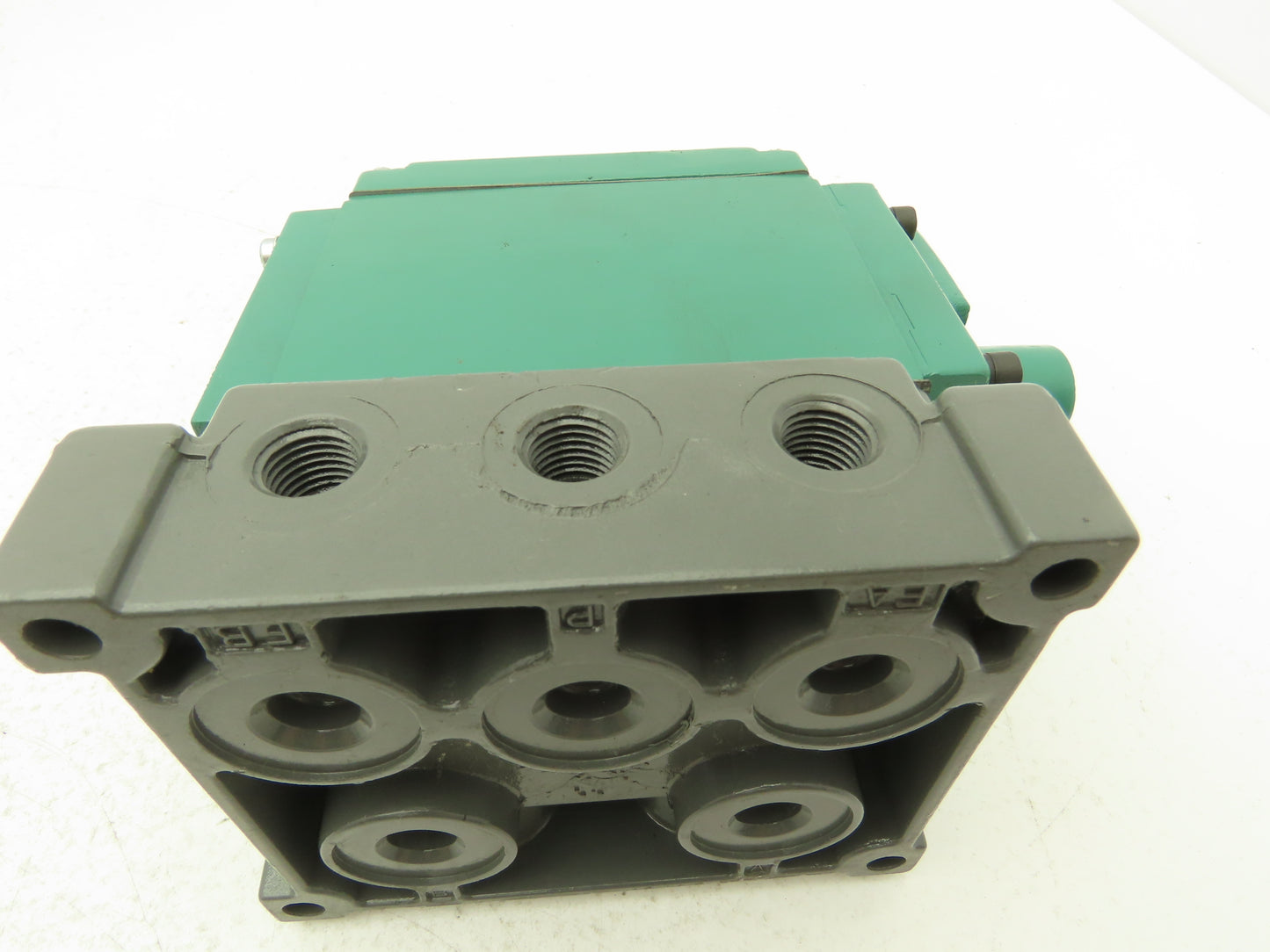 Numatics 32JPR441O000000 Pneumatic Directional Control Valve 1/4"NPT Manifold