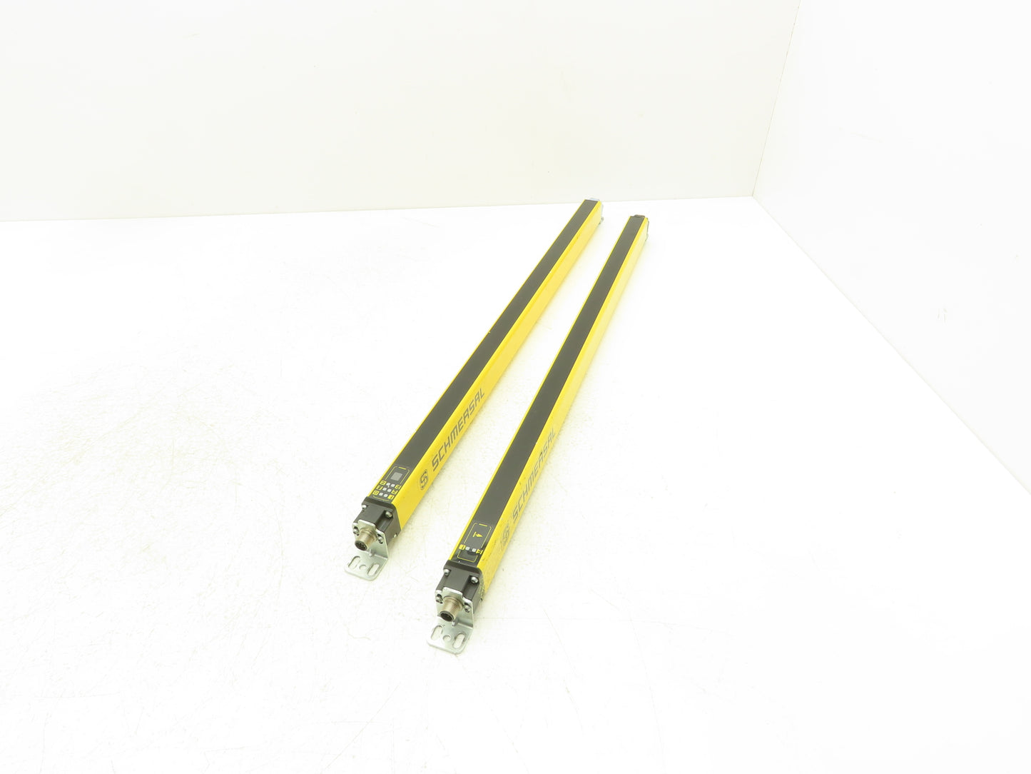 Schmersal SLC440-ER-0570-14-01 Safety Light Curtain Transmitter & Receiver Set