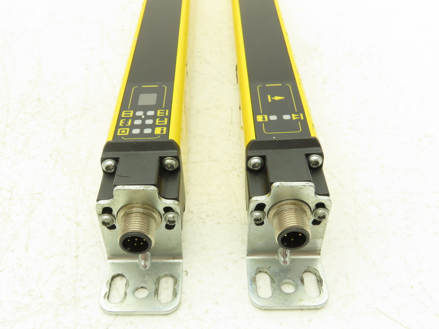 Schmersal SLC440-ER-0570-14-01 Safety Light Curtain Transmitter & Receiver Set