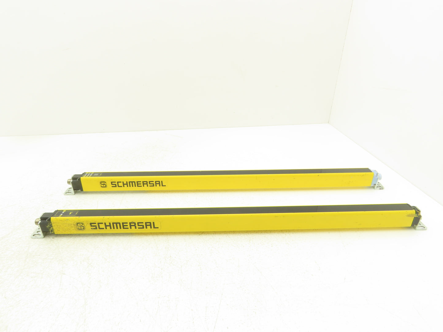 Schmersal SLC440-ER-0570-14-01 Safety Light Curtain Transmitter & Receiver Set