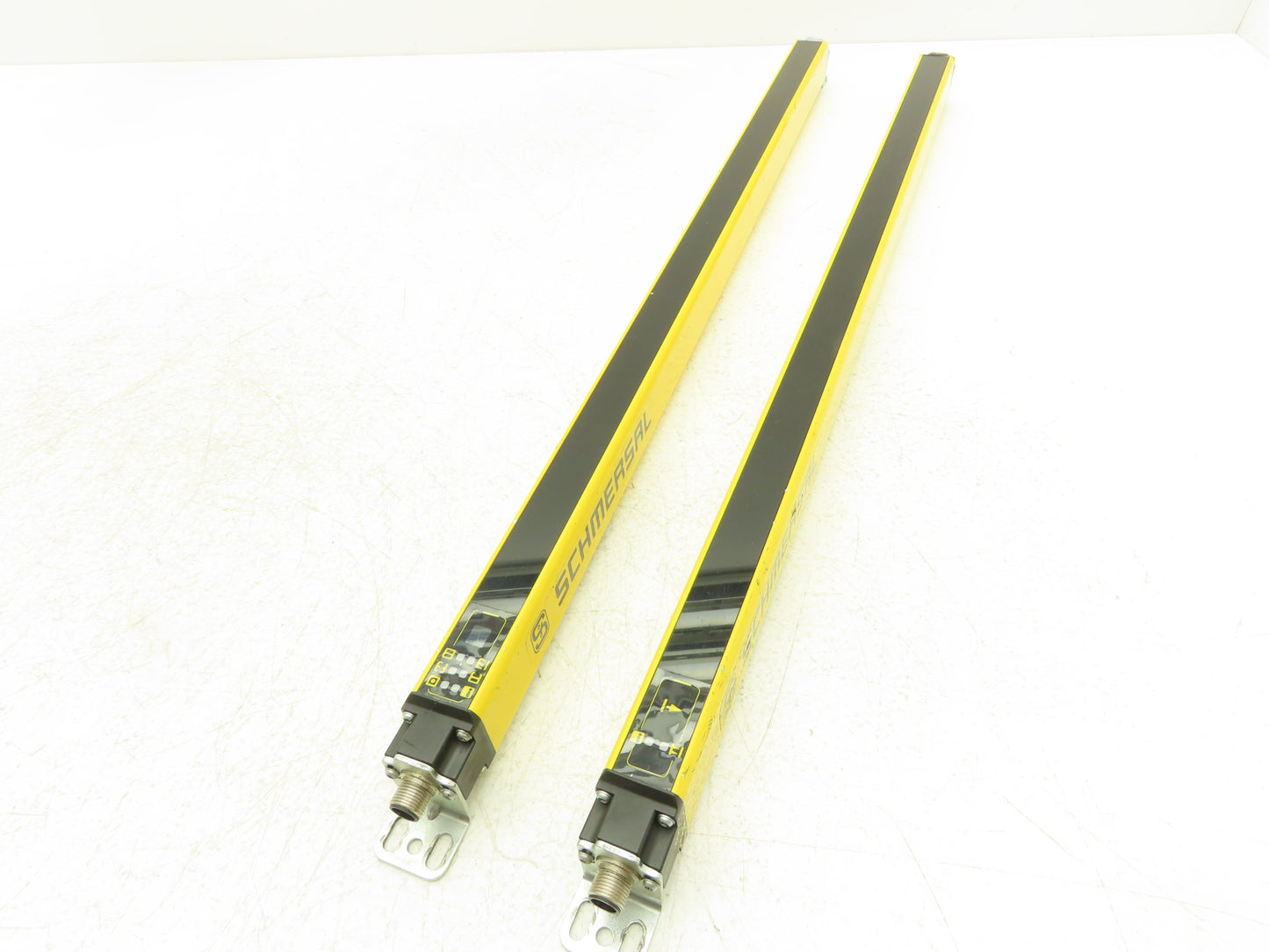 Schmersal SLC440-ER-0570-14-01 Safety Light Curtain Transmitter & Receiver Set
