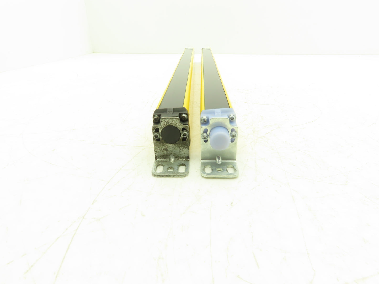 Schmersal SLC440-ER-0490-14-01 Safety Light Curtain Transmitter & Receiver Set