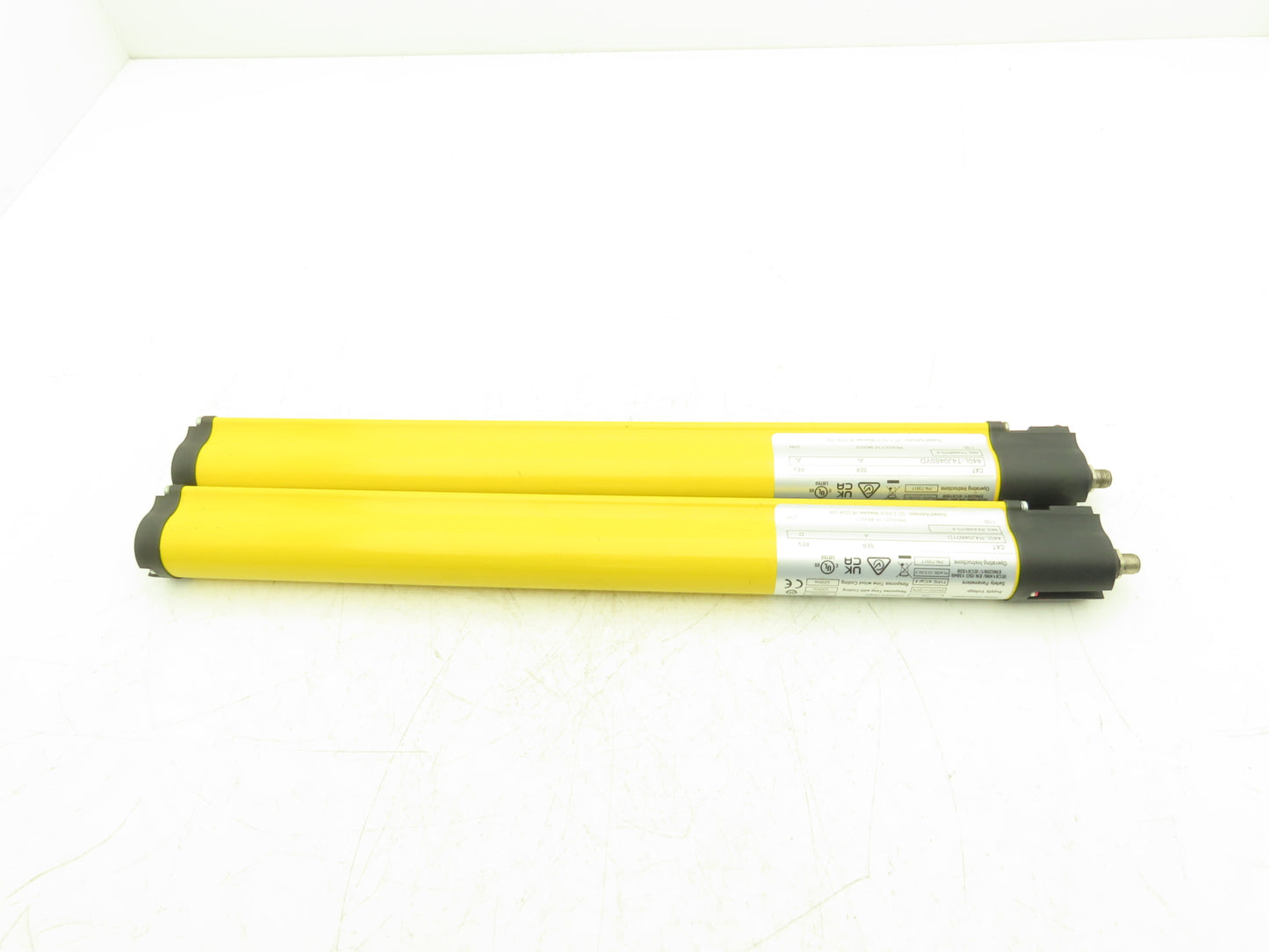 Allen Bradley 440L-P4J0480YD Light Curtain Guardmaster Receiver/Transmitter Set