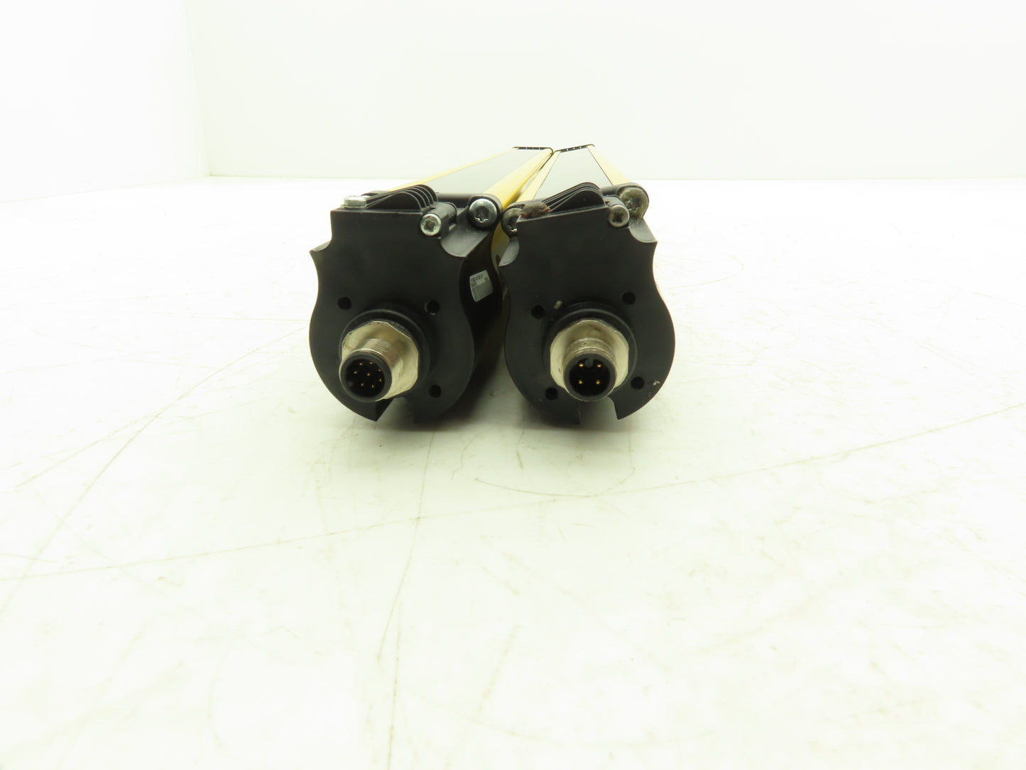 Allen Bradley 440L-P4J0480YD Light Curtain Guardmaster Receiver/Transmitter Set