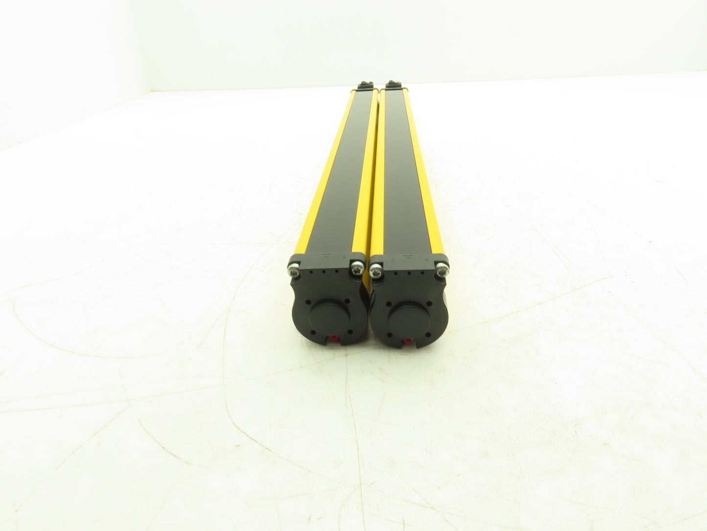 Allen Bradley 440L-P4J0480YD Light Curtain Guardmaster Receiver/Transmitter Set