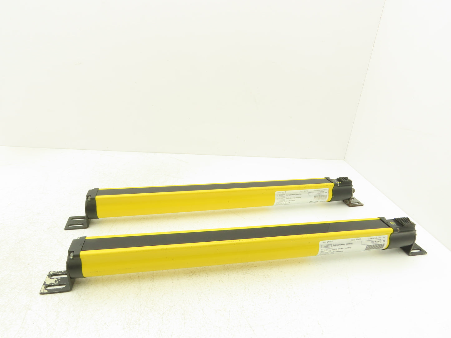 Allen Bradley 440L-P4J0480YD Light Curtain Guardmaster Receiver/Transmitter Set