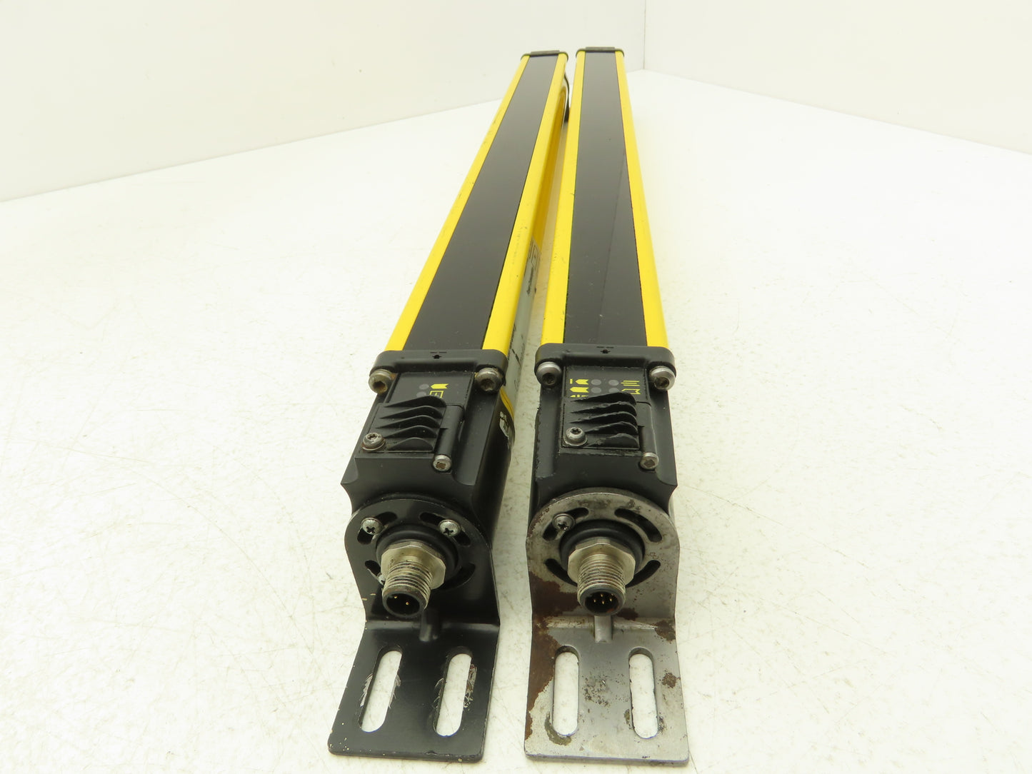 Allen Bradley 440L-P4J0480YD Light Curtain Guardmaster Receiver/Transmitter Set