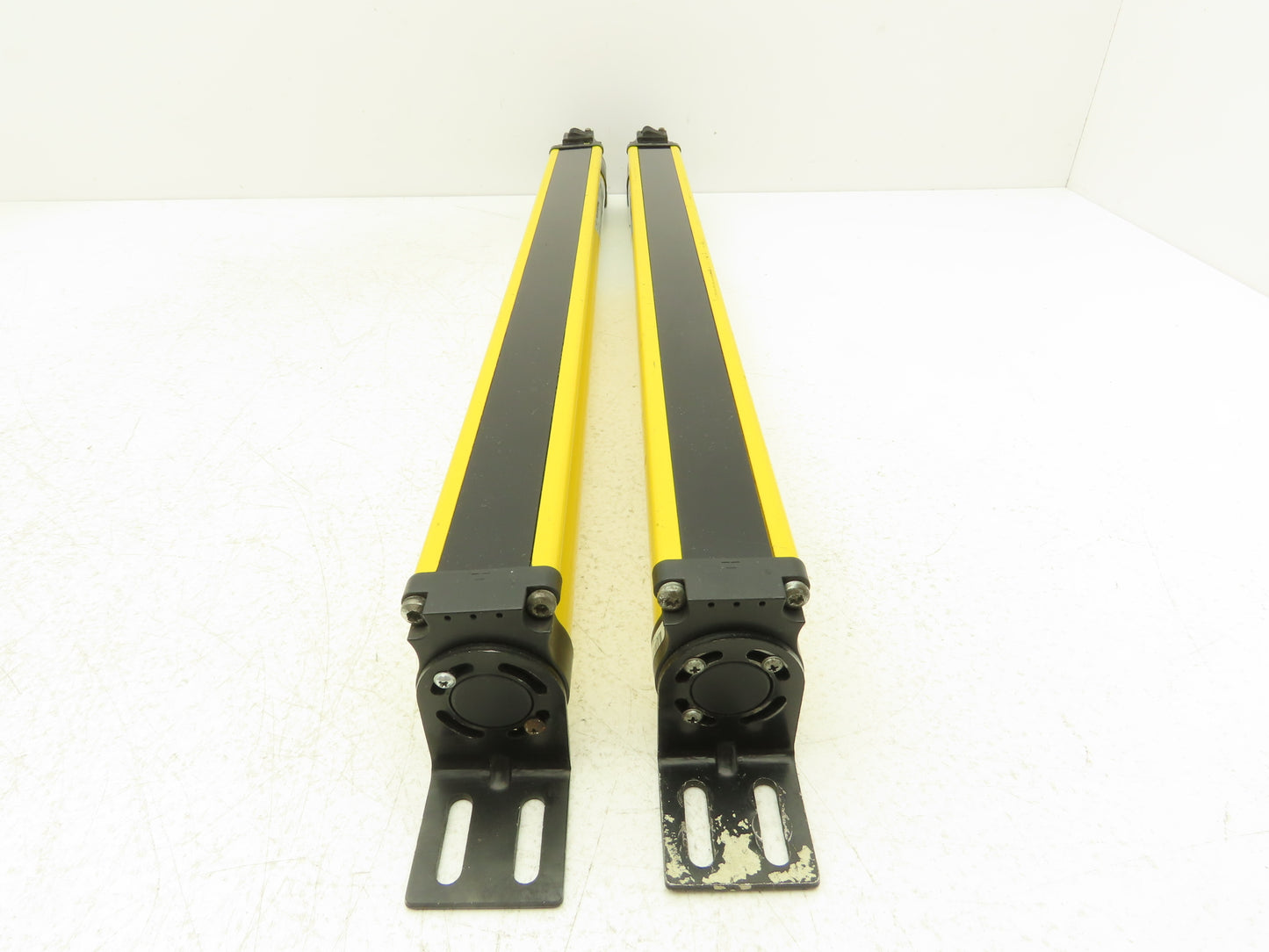 Allen Bradley 440L-P4J0480YD Light Curtain Guardmaster Receiver/Transmitter Set