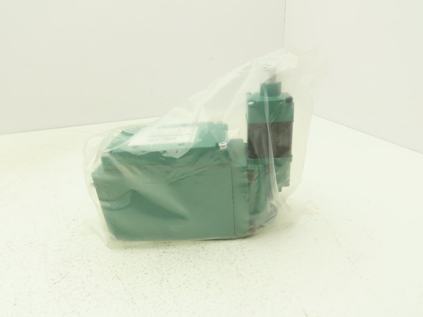 Numatics 33SPA400O011B30 Pneumatic Directional Solenoid Valve 120V