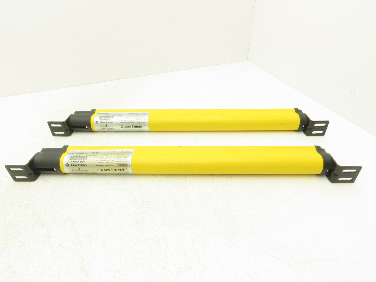 Allen Bradley 440L-P4J0480YD Light Curtain Guardmaster Receiver/Transmitter Set