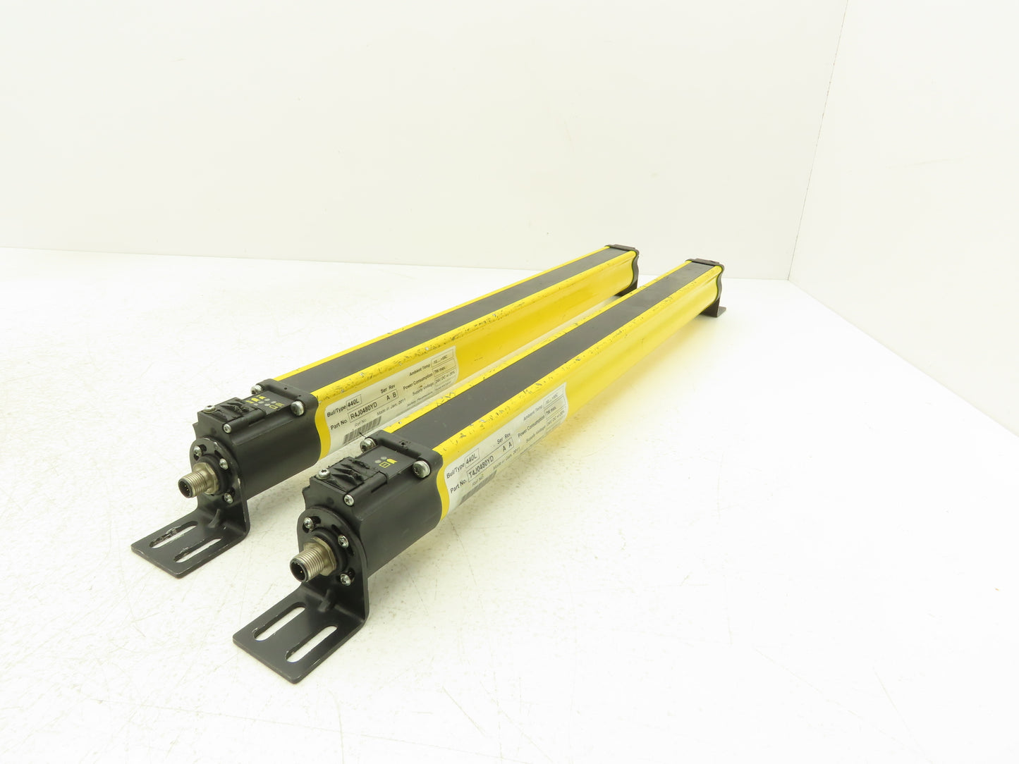 Allen Bradley 440L-P4J0480YD Light Curtain Guardmaster Receiver/Transmitter Set