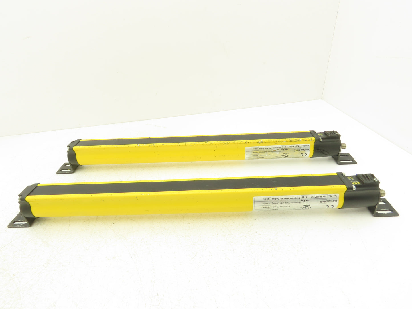 Allen Bradley 440L-P4J0480YD Light Curtain Guardmaster Receiver/Transmitter Set