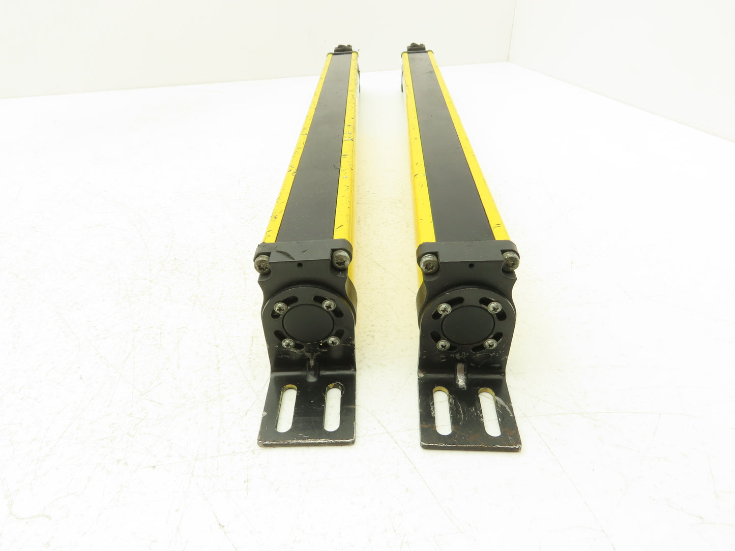 Allen Bradley 440L-P4J0480YD Light Curtain Guardmaster Receiver/Transmitter Set