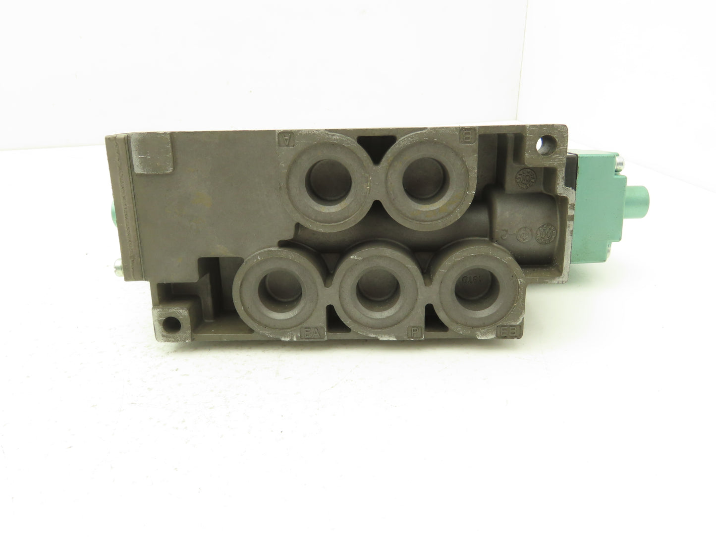 Numatics 554SS400K046T30 Pneumatic Directional Solenoid Valve 1/2" Manifold 120V