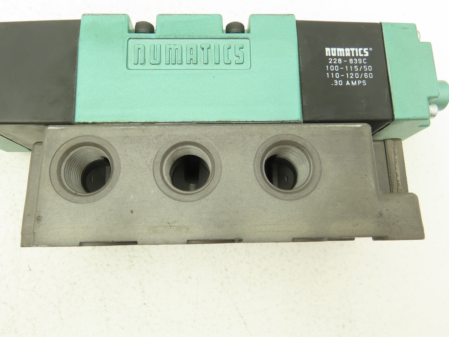 Numatics 554SS400K046T30 Pneumatic Directional Solenoid Valve 1/2" Manifold 120V