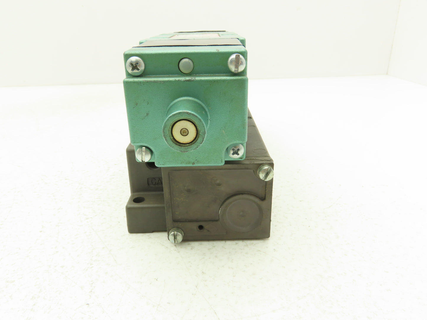 Numatics 554SS400K046T30 Pneumatic Directional Solenoid Valve 1/2" Manifold 120V