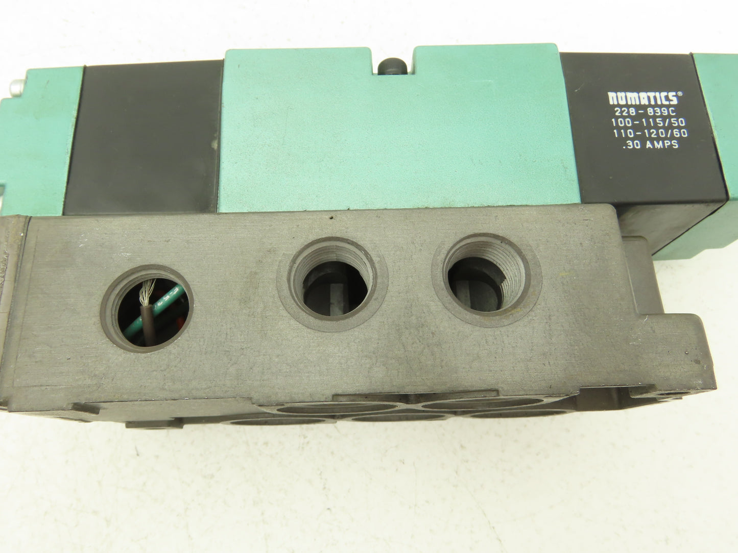 Numatics 554SS400K046T30 Pneumatic Directional Solenoid Valve 1/2" Manifold 120V