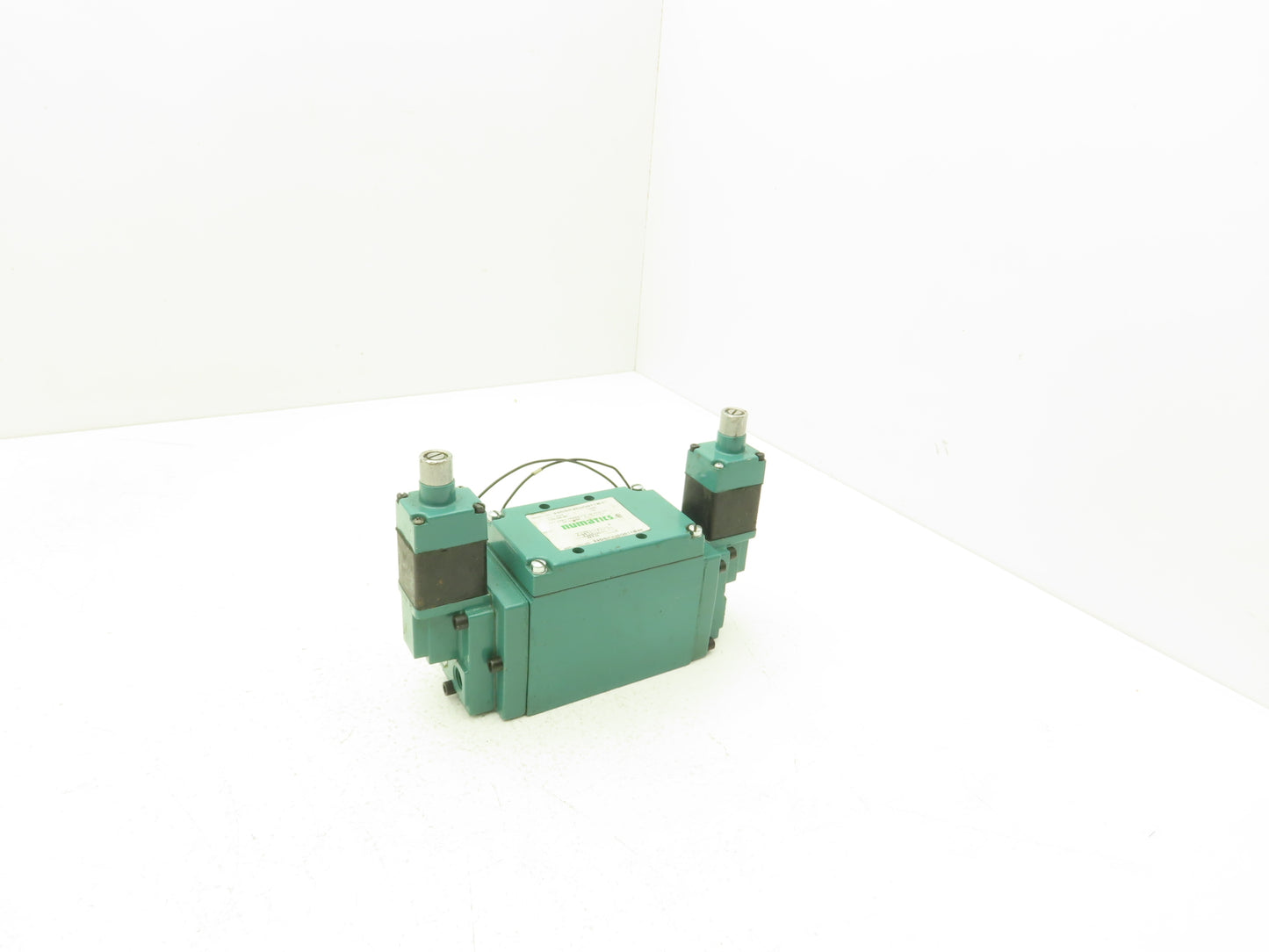 Numatics 33DSP400O011B30 Pneumatic Directional Solenoid Valve 120V