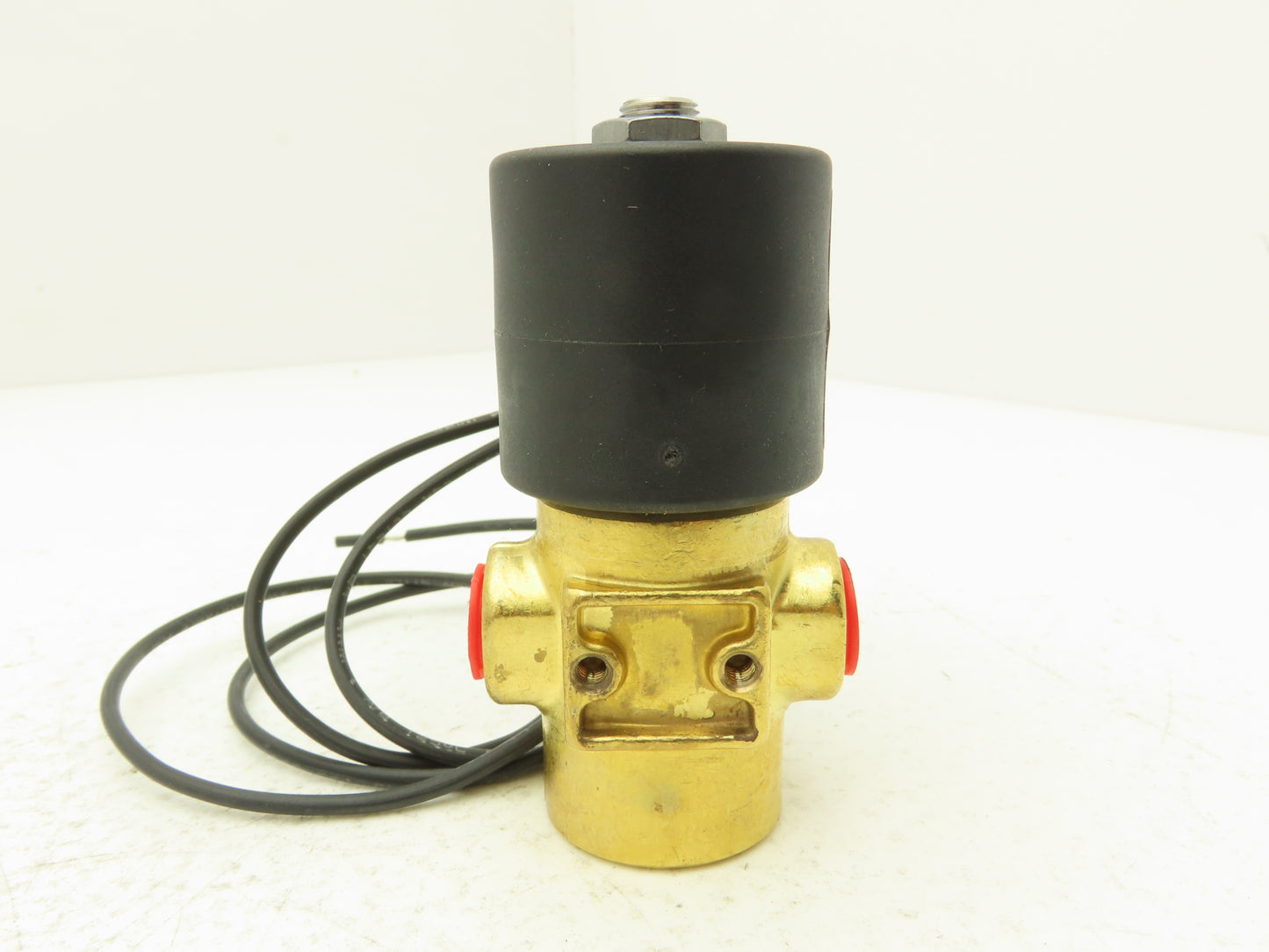Parker Skinner 7131TBN2JV00N0C111P3 Solenoid Valve 3-Way 1/4"NPT 120V N.C.