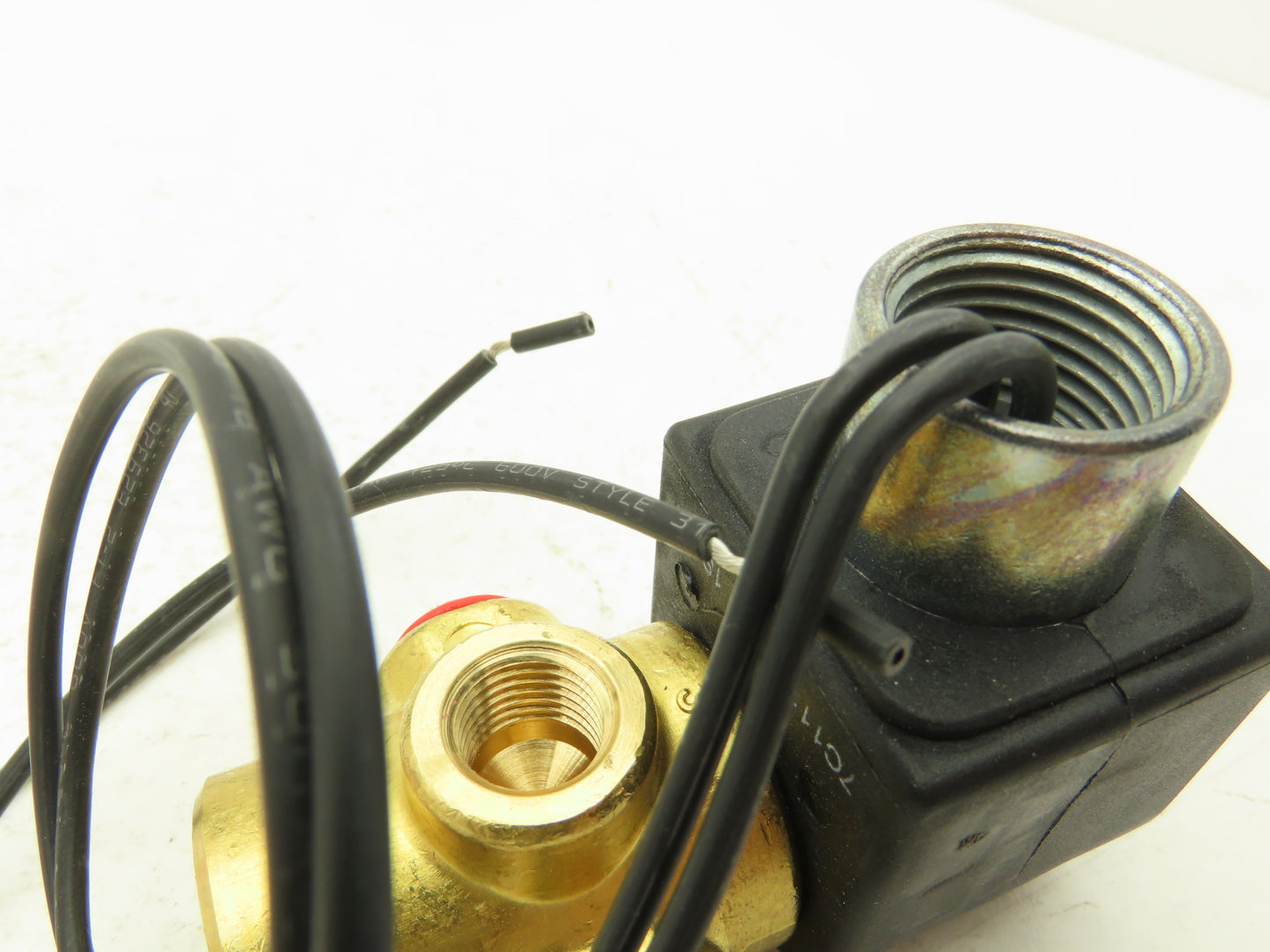 Parker Skinner 7131TBN2JV00N0C111P3 Solenoid Valve 3-Way 1/4"NPT 120V N.C.
