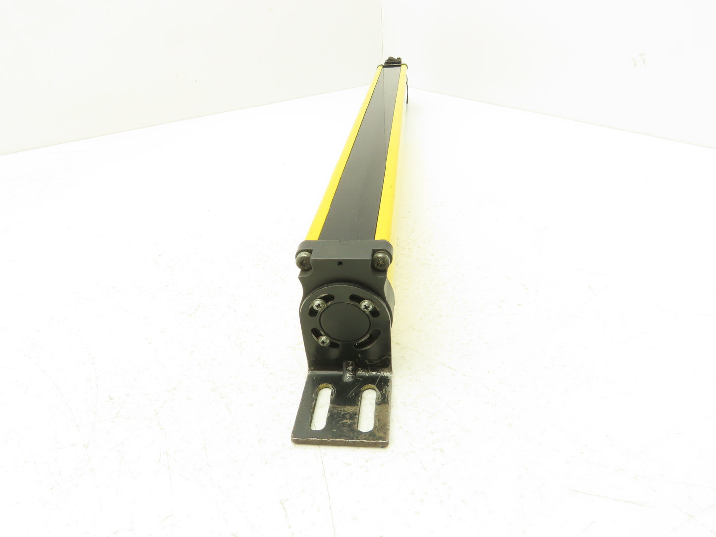 Allen Bradley 440L-R4J0480YD Light Curtain Guardmaster Receiver Only Ser A Rev B