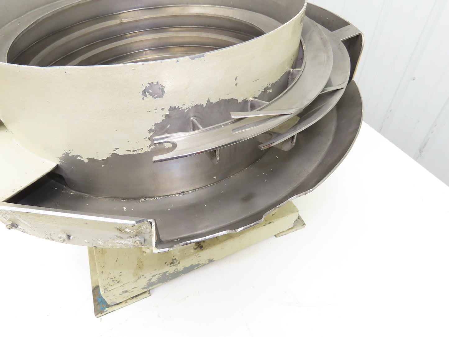 18" Vibratory Bowl Parts Feeder 115V Magnetic Coil Stainless 7/8" Wide Product