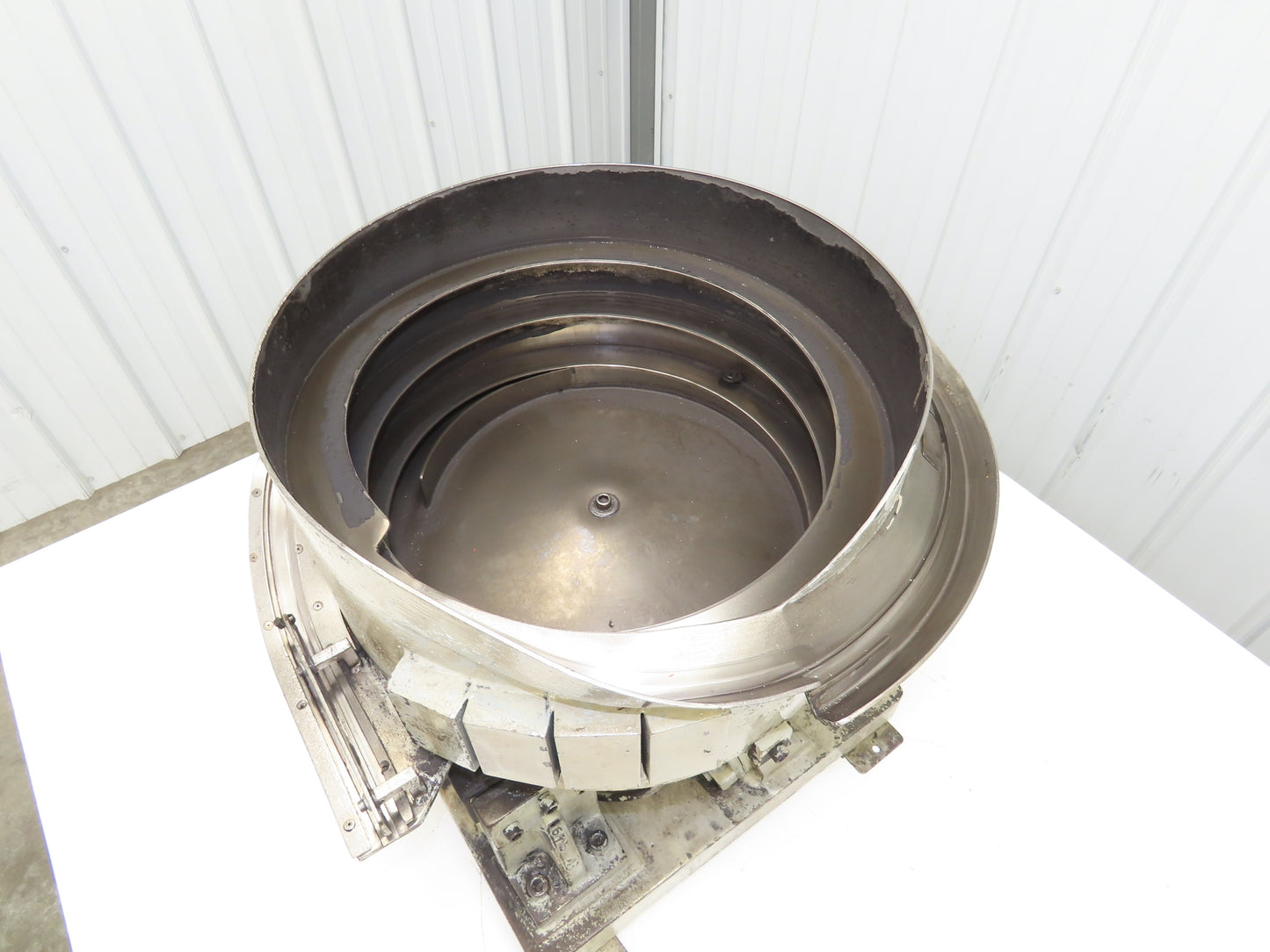 18" Vibratory Bowl Parts Feeder 115V Magnetic Coil Stainless 15/16" Wide Product