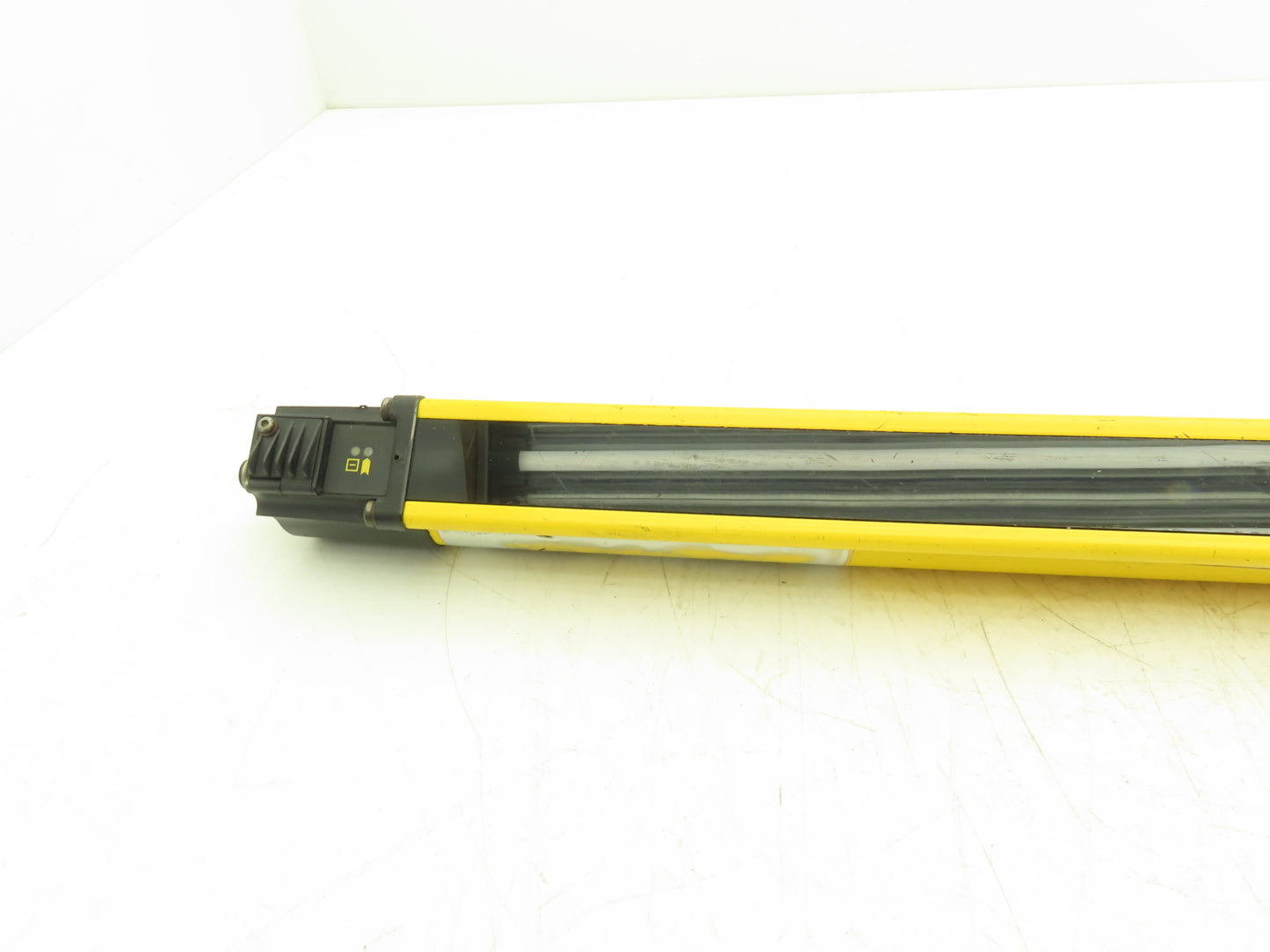 Allen Bradley 440L-T4J0480YD Light Curtain Guardmaster Transmitter Ser A Rev A