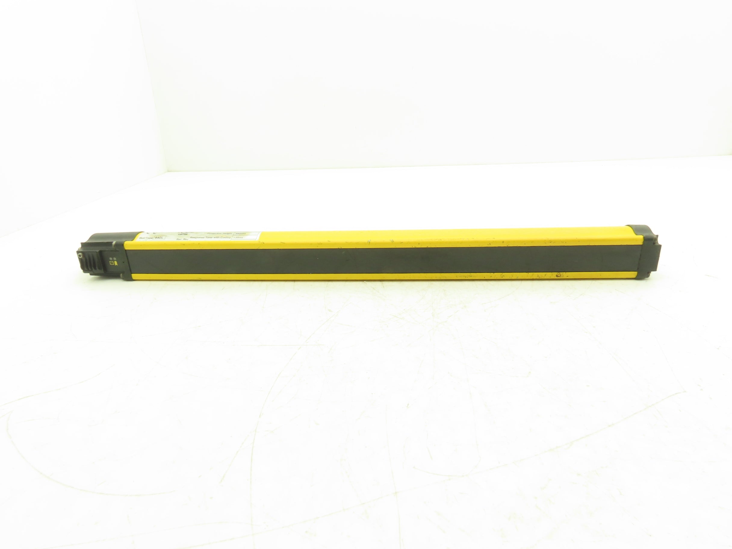 Allen Bradley 440L-T4J0480YD Light Curtain Guardmaster Transmitter Ser ...