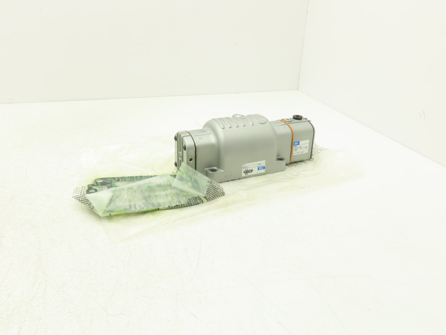 MAC Valves 1303G-111D-1 Pneumatic Solenoid Valve 10-150PSI 120V