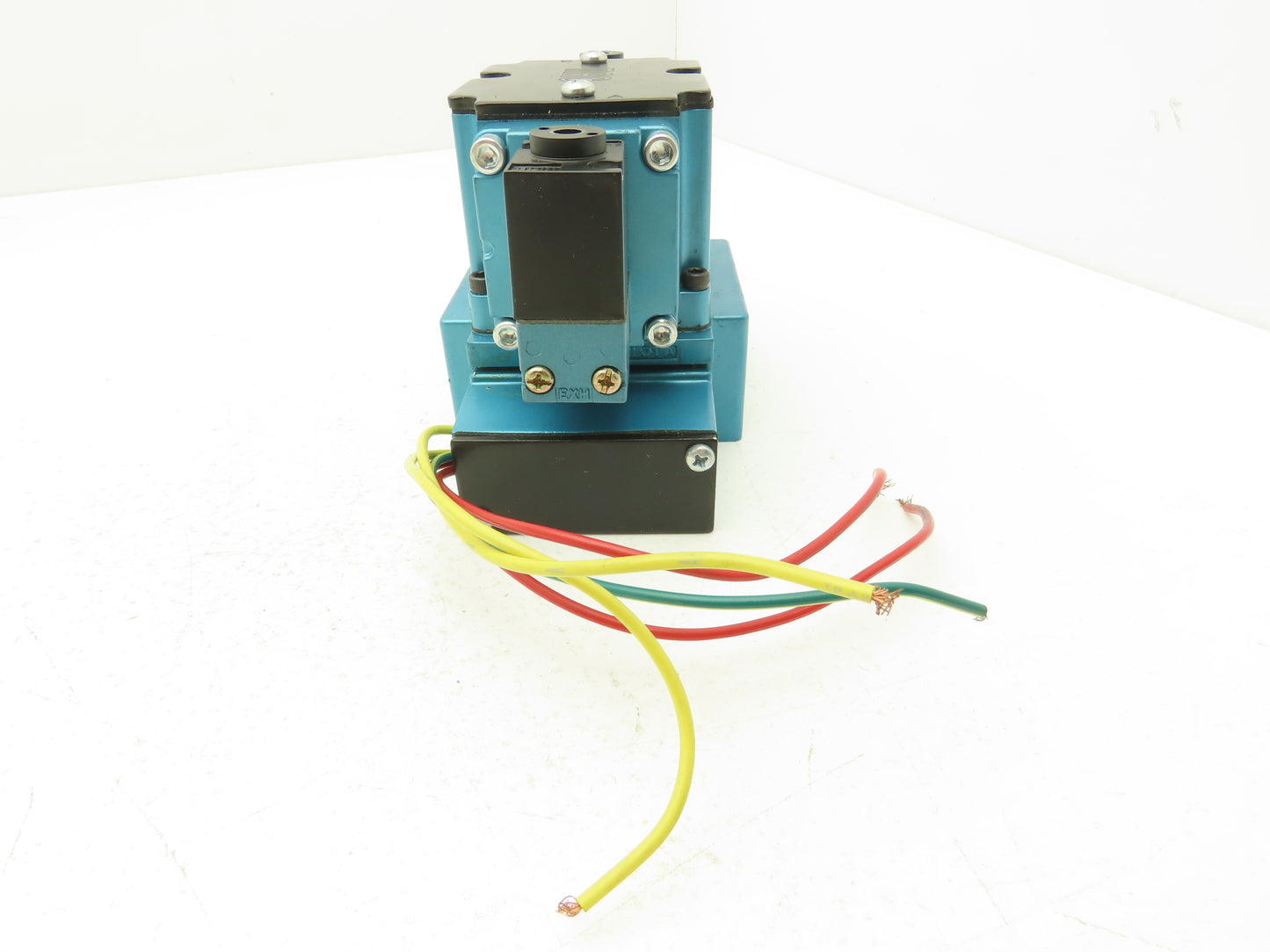 MAC 6521B-311-PM-111DA Pneumatic Solenoid Valve 150PSI 120V 3/4"NPT Manifold