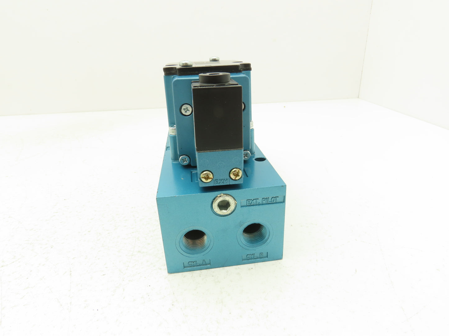 MAC 6321D-513-PM-111DA Pneumatic Solenoid Valve 150PSI 120V 1/2"NPT Manifold
