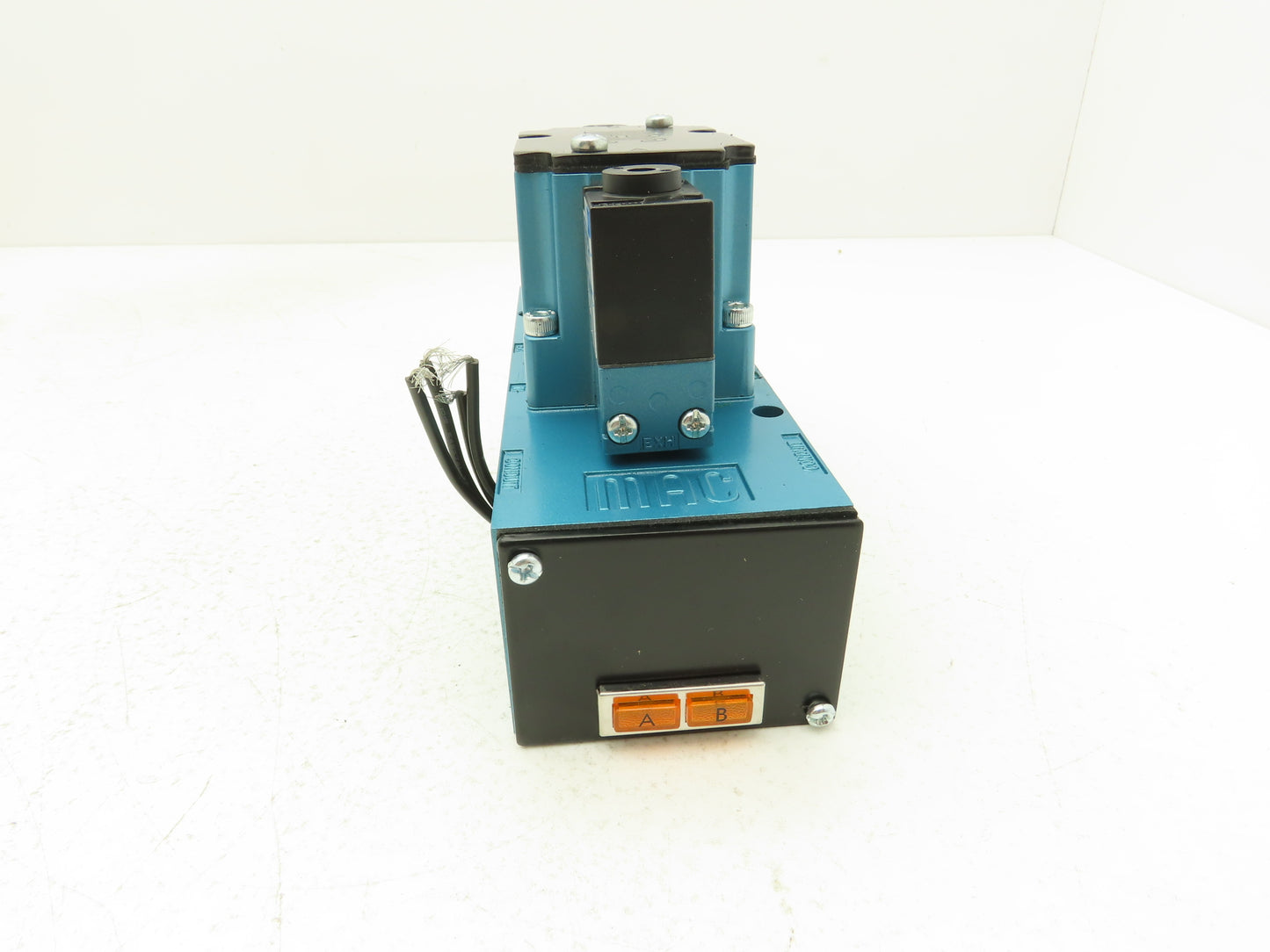 MAC 6321D-513-PM-111DA Pneumatic Solenoid Valve 150PSI 120V 1/2"NPT Manifold