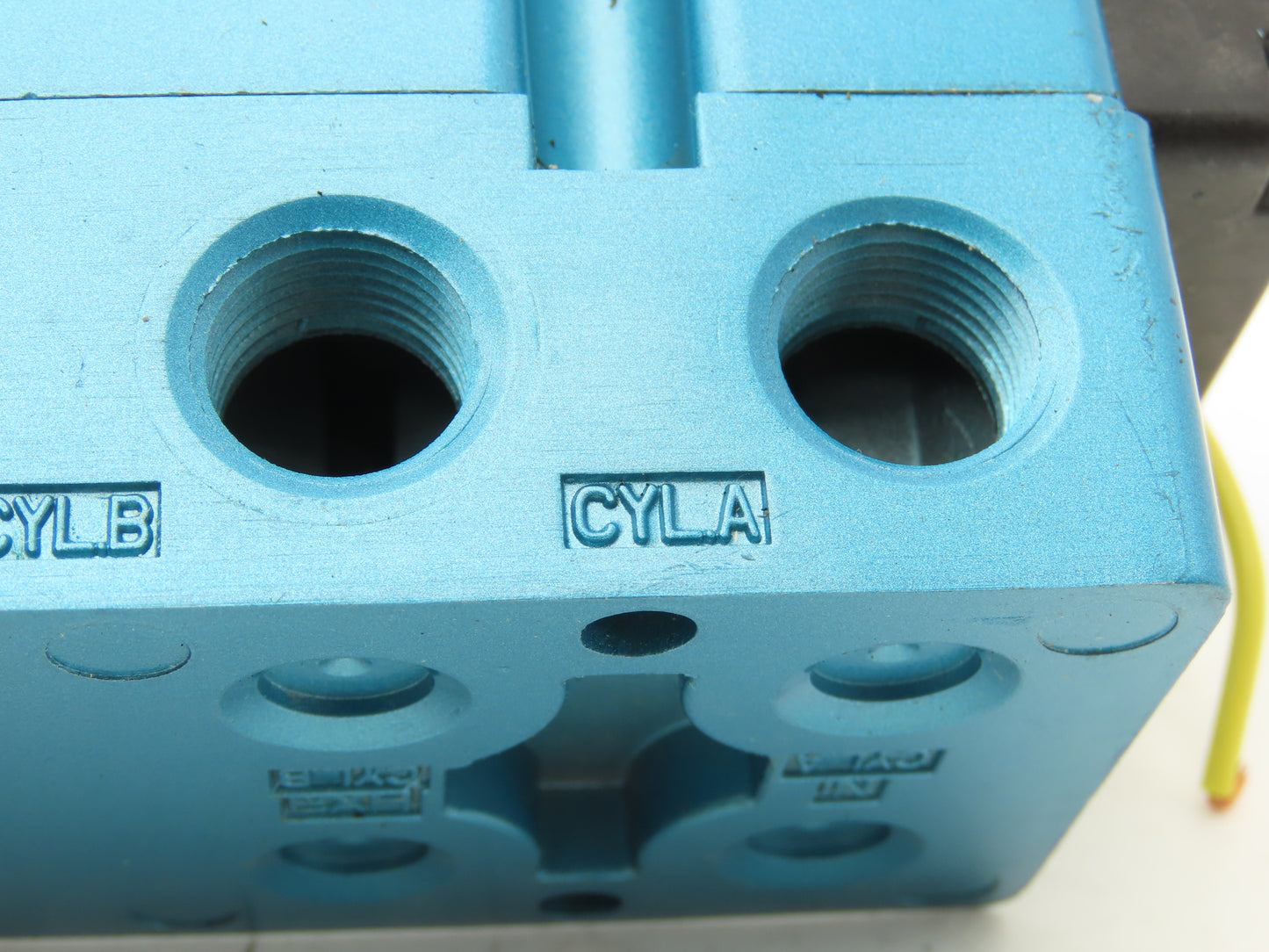 MAC 6311D-212-PM-111DA Pneumatic Solenoid Valve 150PSI 120V 3/8"NPT Manifold