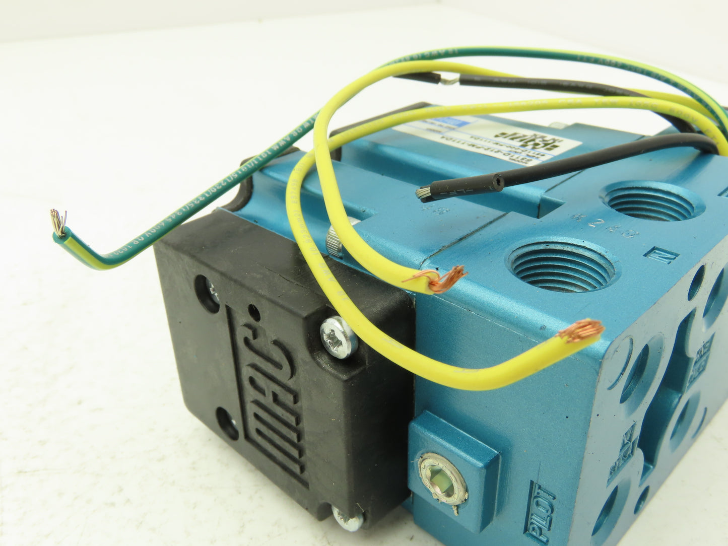 MAC 6311D-212-PM-111DA Pneumatic Solenoid Valve 150PSI 120V 3/8"NPT Manifold