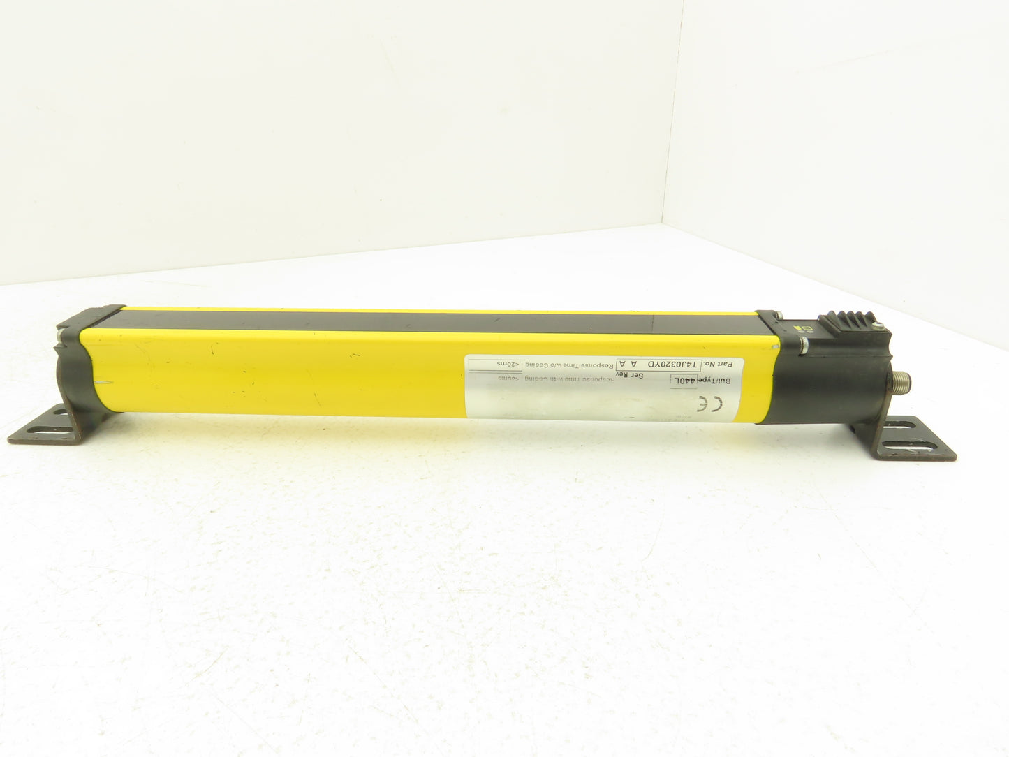 Allen Bradley 440L-T4J0320YD Light Curtain Guardmaster Transmitter Ser A Rev A