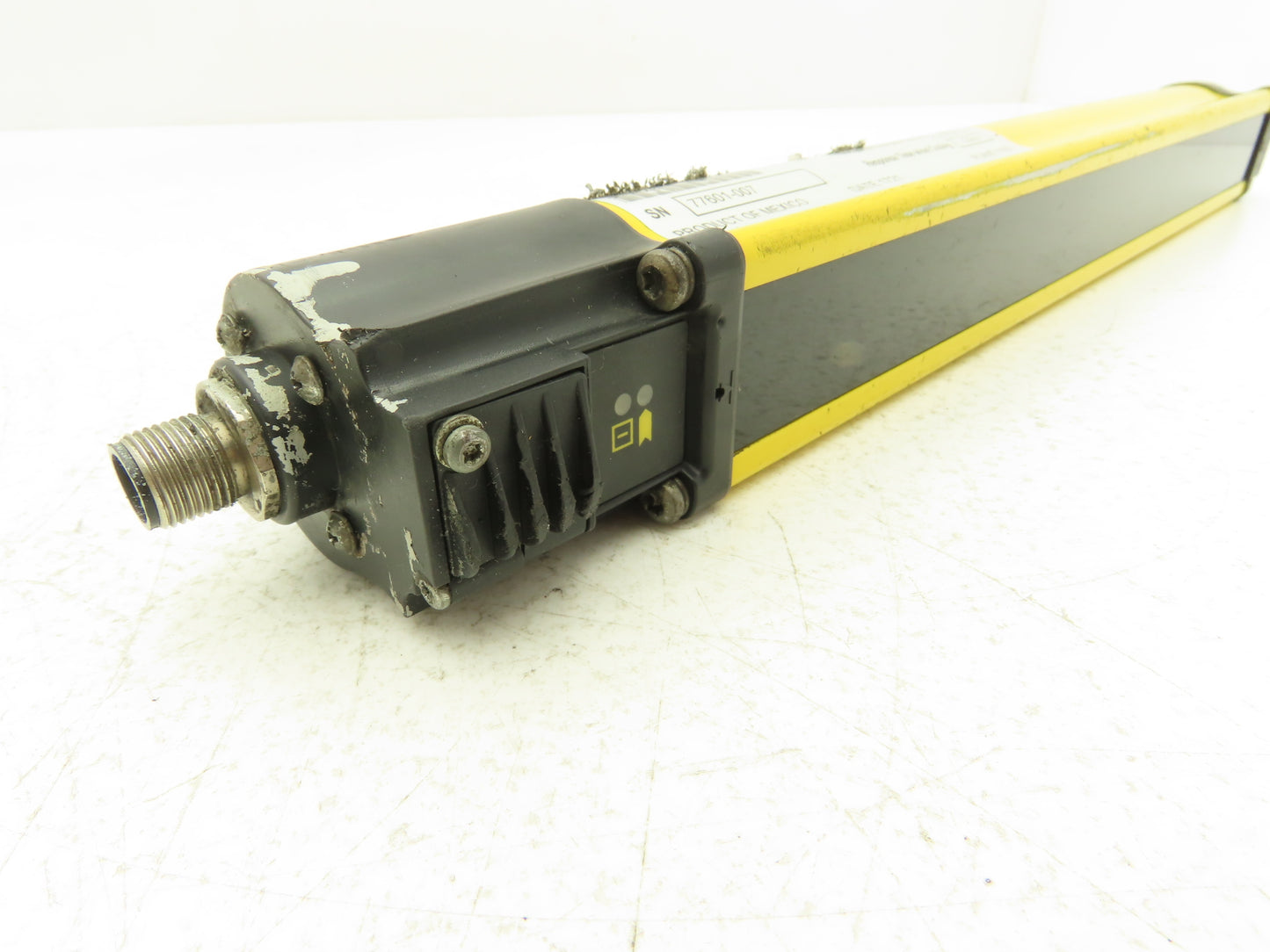 Allen Bradley 440L-T4J0320YD Light Curtain Guardmaster Transmitter Ser A Rev A
