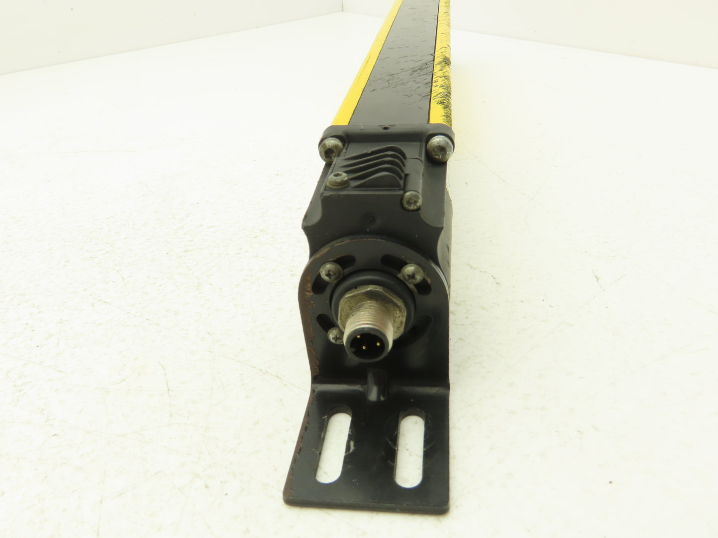 Allen Bradley 440L-T4J0320YD Light Curtain Guardmaster Transmitter Ser A Rev A