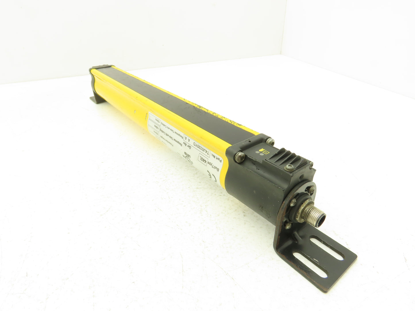 Allen Bradley 440L-T4J0320YD Light Curtain Guardmaster Transmitter Ser A Rev A