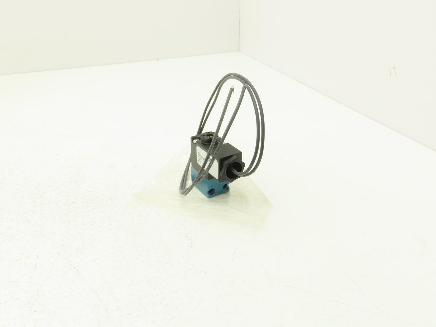 MAC Valves PME-112CA Pneumatic Solenoid Valve Coil 120V PME-112CAAA