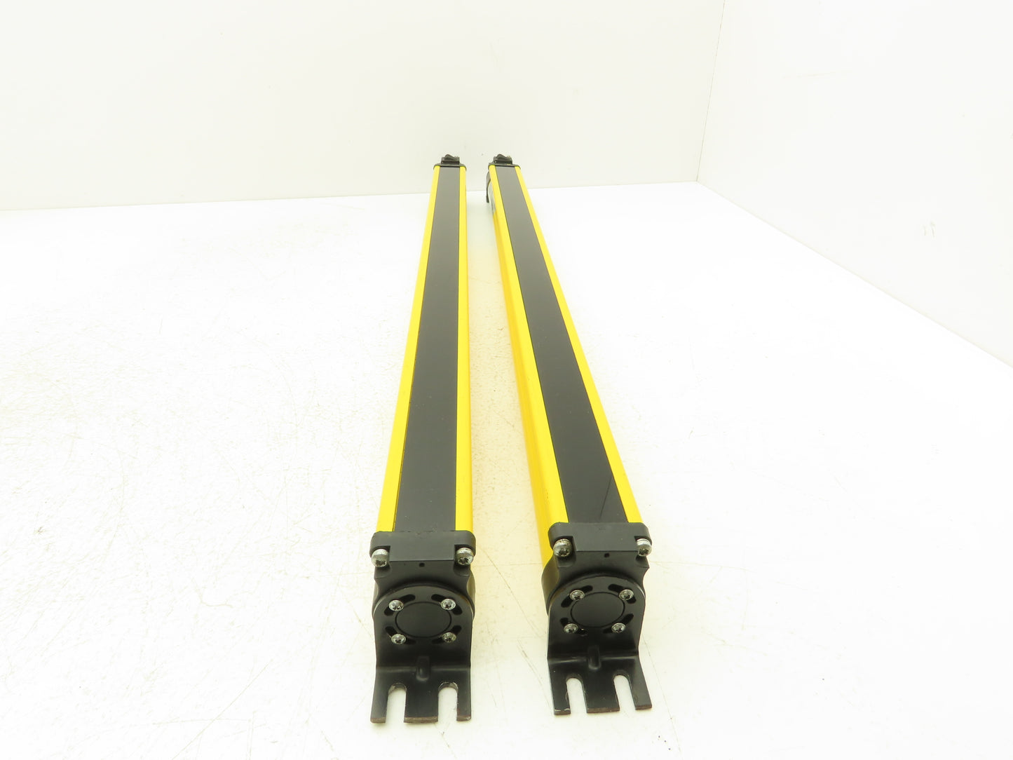 440LP4J0640YD Guardshield Safety Light Curtain Transmitter/Receiver Set