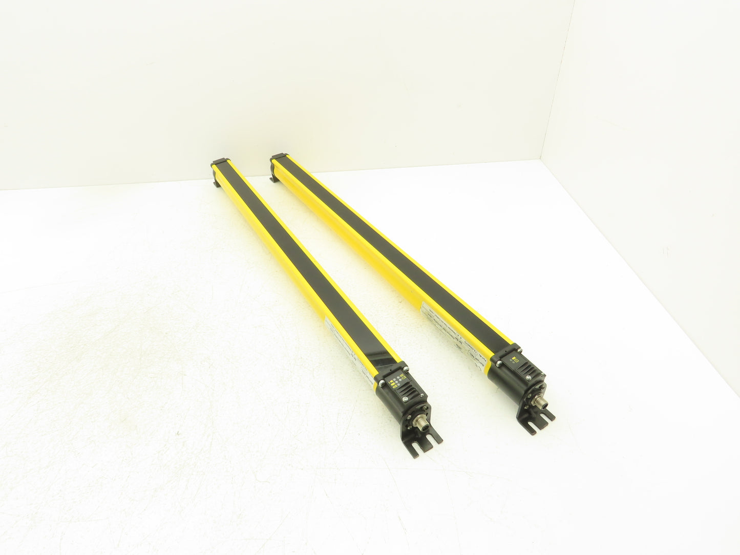 440LP4J0640YD Guardshield Safety Light Curtain Transmitter/Receiver Set