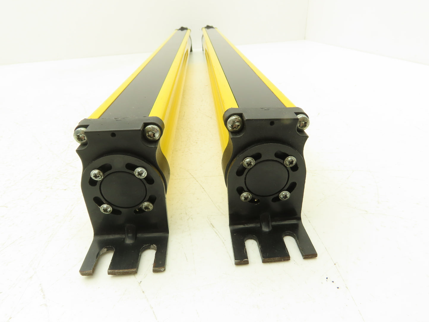 440LP4J0640YD Guardshield Safety Light Curtain Transmitter/Receiver Set