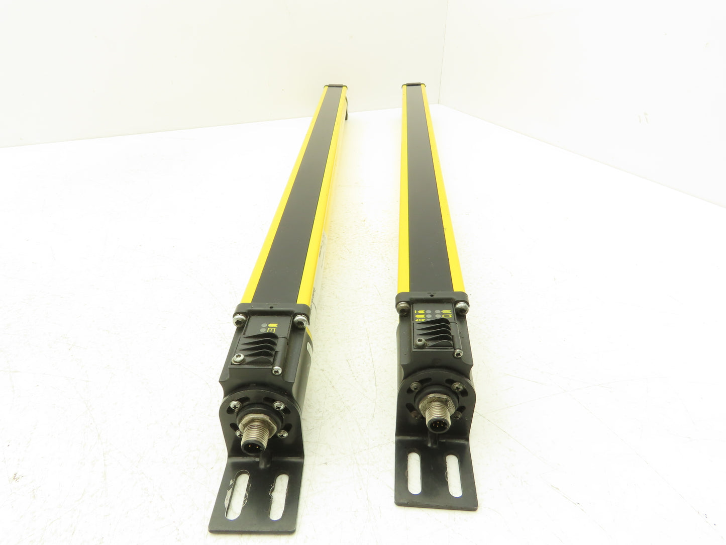 440L-P4J0640YD Guardshield Safety Light Curtain Transmitter/Receiver Set
