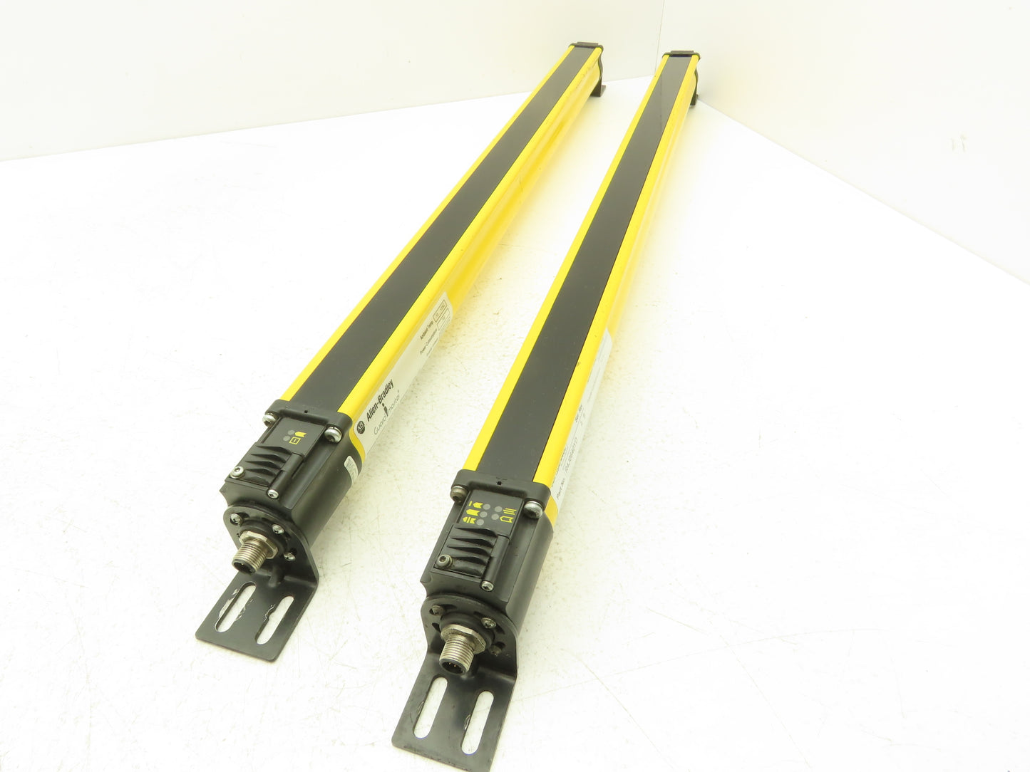 440L-P4J0640YD Guardshield Safety Light Curtain Transmitter/Receiver Set