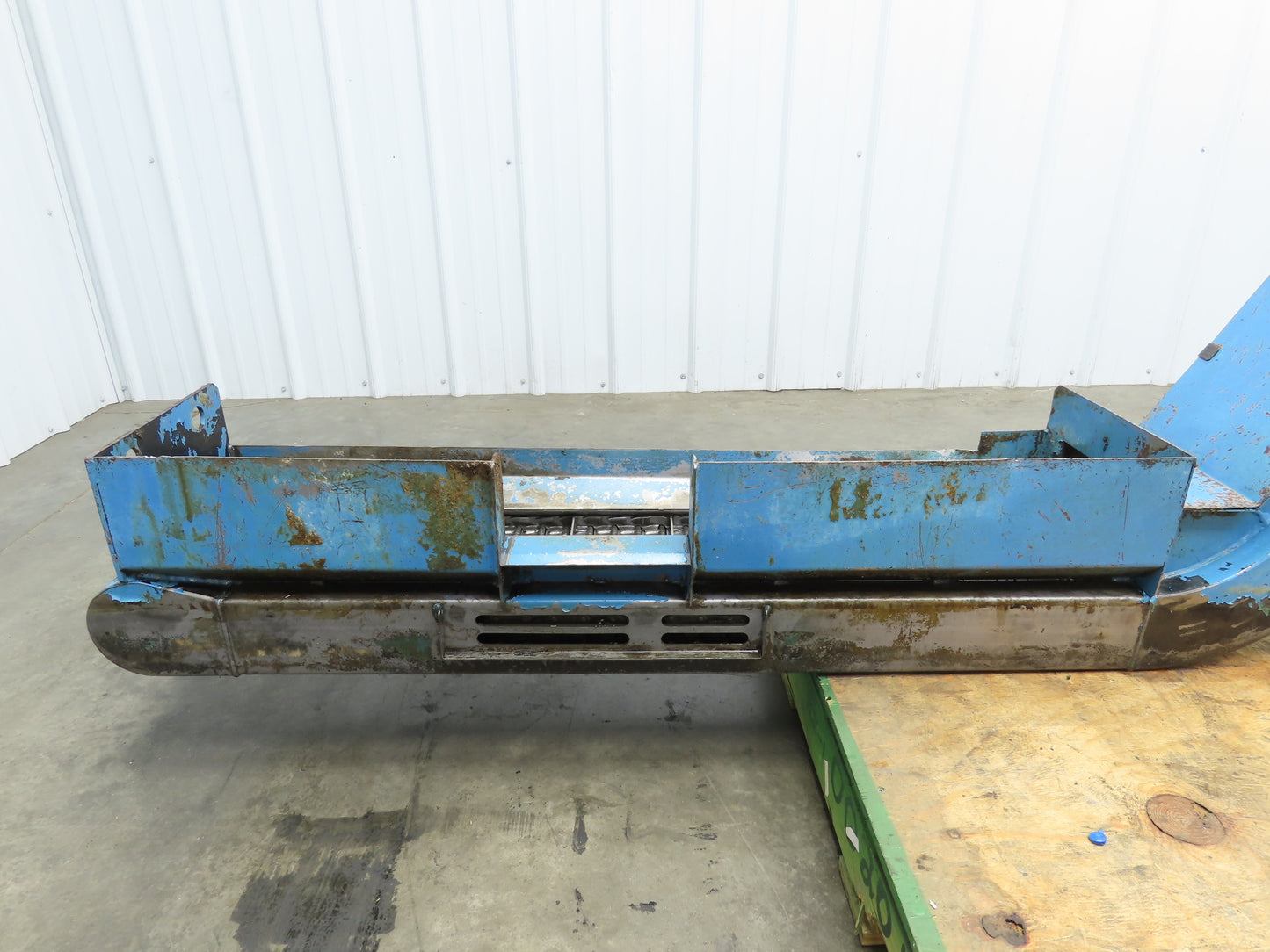 Tsubaki 10"W x 90"L Chip Conveyor 7.5"Belt 45" Infeed 38"H Discharge 220V 3PH