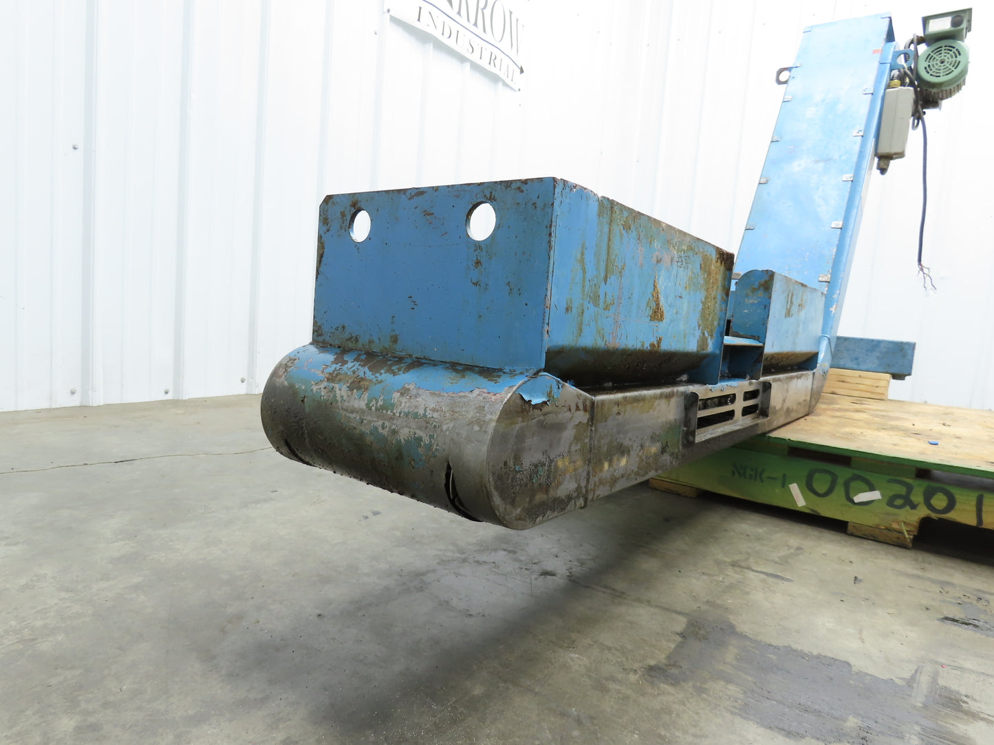Tsubaki 10"W x 90"L Chip Conveyor 7.5"Belt 45" Infeed 38"H Discharge 220V 3PH